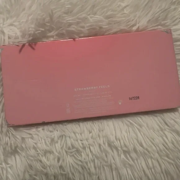 Jaclyn Cosmetics Strawberry Eyeshadow Palette - Pink and Red - Picture 4 of 4